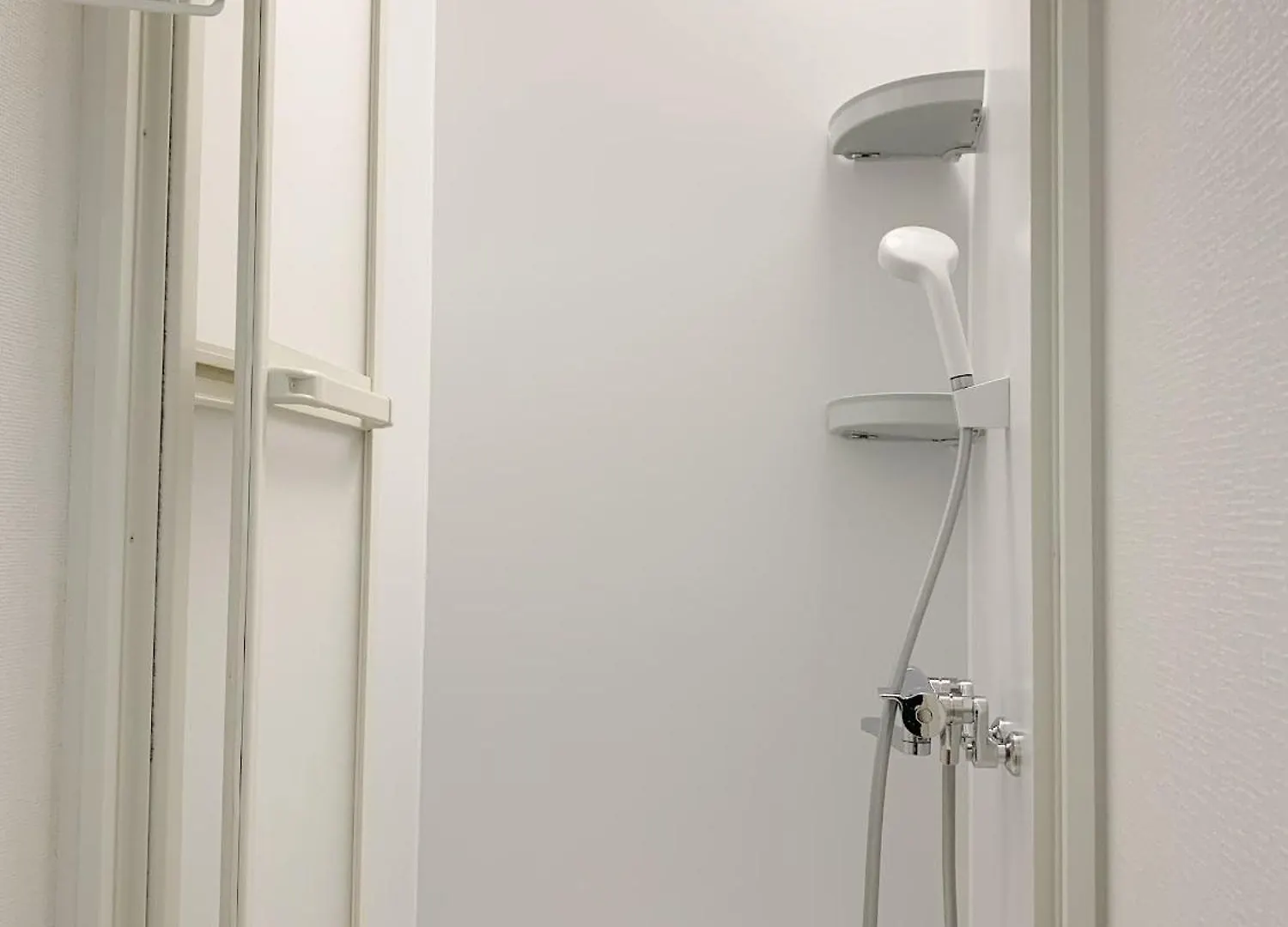 Shinjuku#Ookubo#Kabukicho#New Built 4Beds Room,3 Toilets, 2 Shower Rooms#新宿中心#大久保#歌舞伎#地铁站步行2分#新建一栋3层楼 4个卧室3个卫生间2个浴室1个客厅#高速无限制网络#智能马桶#干湿分离103 Tokyo 0*,