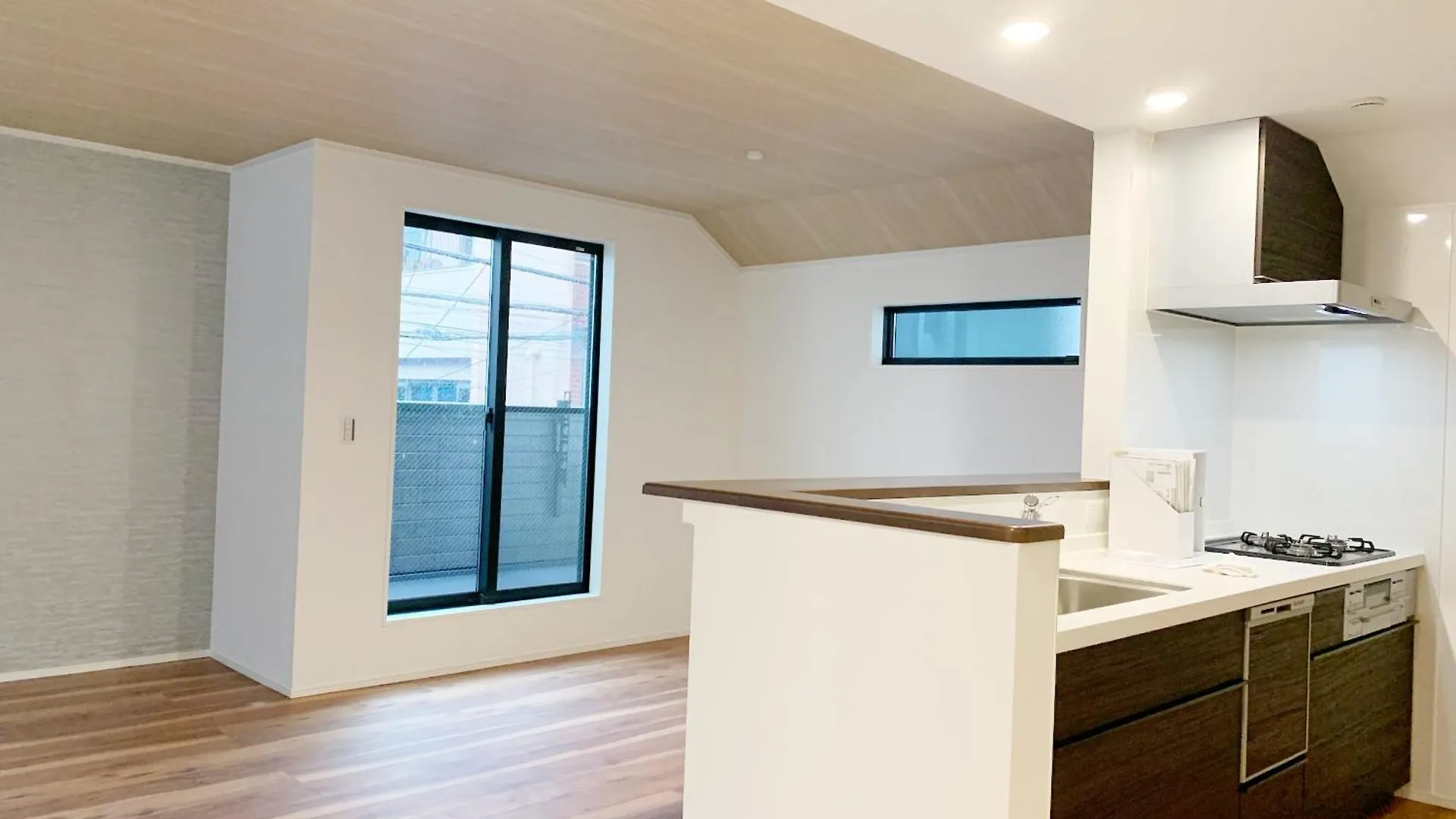Shinjuku#Ookubo#Kabukicho#New Built 4Beds Room,3 Toilets, 2 Shower Rooms#新宿中心#大久保#歌舞伎#地铁站步行2分#新建一栋3层楼 4个卧室3个卫生间2个浴室1个客厅#高速无限制网络#智能马桶#干湿分离103 Tokyo Japan