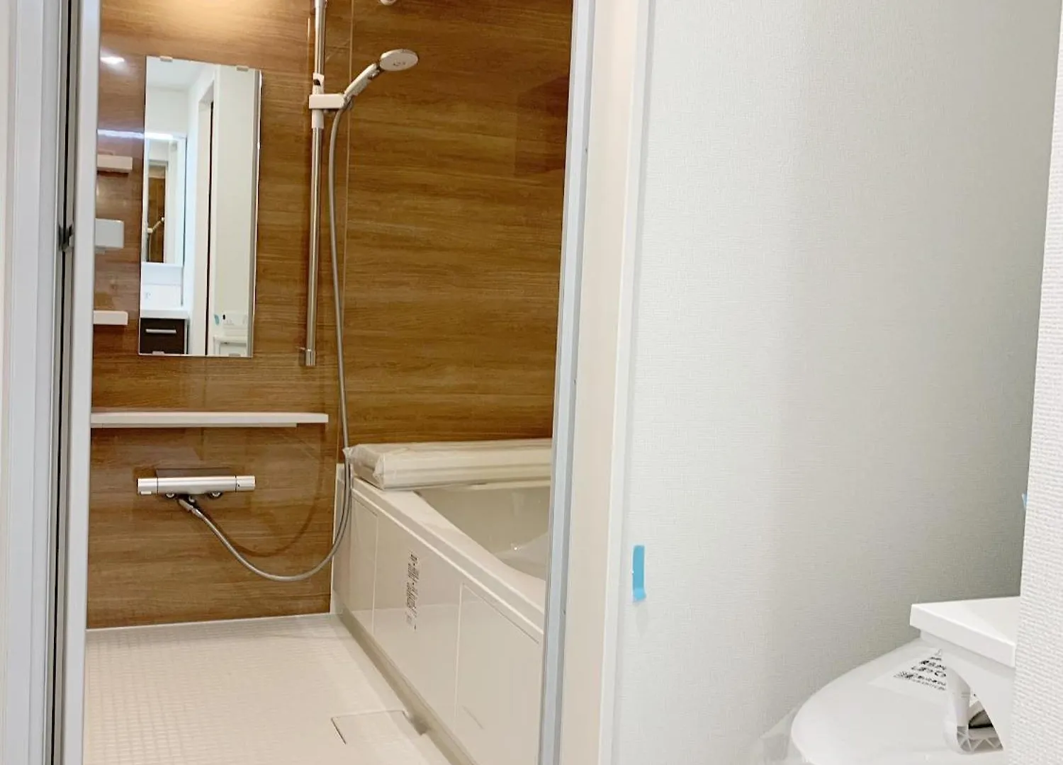 Shinjuku#Ookubo#Kabukicho#New Built 4Beds Room,3 Toilets, 2 Shower Rooms#新宿中心#大久保#歌舞伎#地铁站步行2分#新建一栋3层楼 4个卧室3个卫生间2个浴室1个客厅#高速无限制网络#智能马桶#干湿分离103 Tokyo Japan